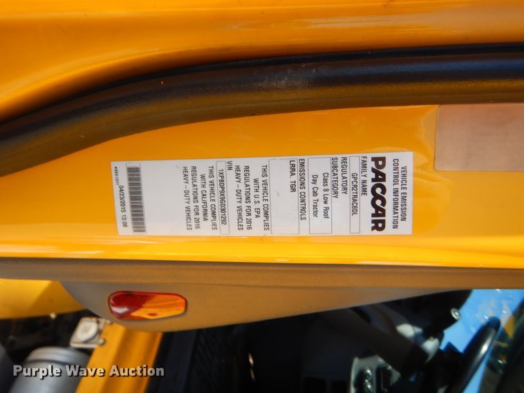 image for item ET9190 2016 Peterbilt 579  semi truck