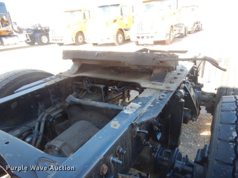 image for item ET9191 2017 Freightliner Cascadia 125  semi truck