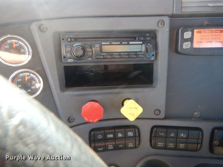 image for item ET9191 2017 Freightliner Cascadia 125  semi truck