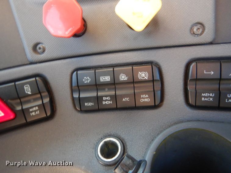 image for item ET9191 2017 Freightliner Cascadia 125  semi truck