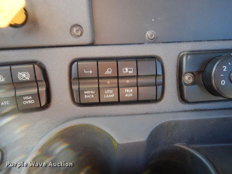 image for item ET9191 2017 Freightliner Cascadia 125  semi truck