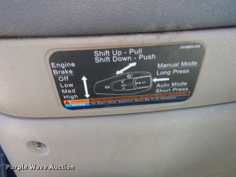 image for item ET9191 2017 Freightliner Cascadia 125  semi truck