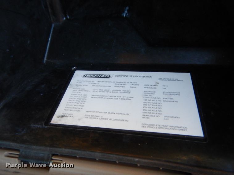 image for item ET9191 2017 Freightliner Cascadia 125  semi truck