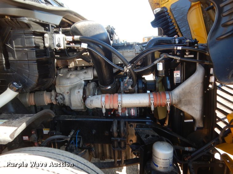 image for item ET9191 2017 Freightliner Cascadia 125  semi truck