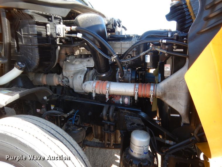 image for item ET9191 2017 Freightliner Cascadia 125  semi truck