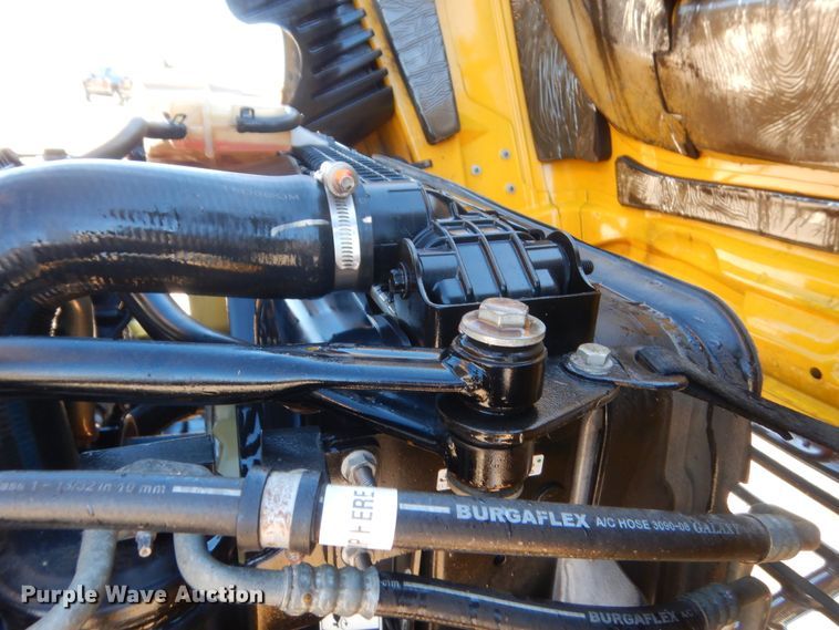 image for item ET9191 2017 Freightliner Cascadia 125  semi truck