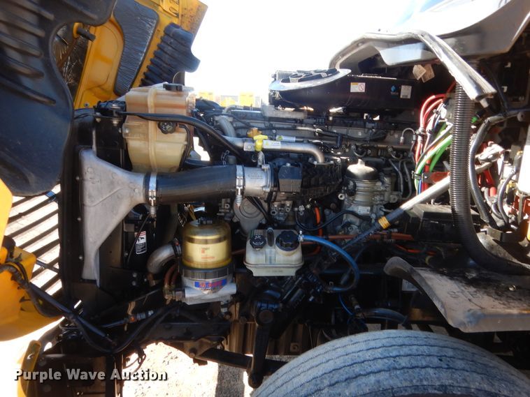 image for item ET9191 2017 Freightliner Cascadia 125  semi truck