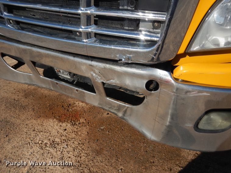 image for item ET9191 2017 Freightliner Cascadia 125  semi truck