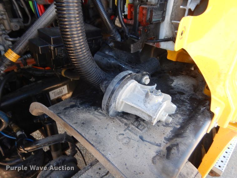 image for item ET9191 2017 Freightliner Cascadia 125  semi truck