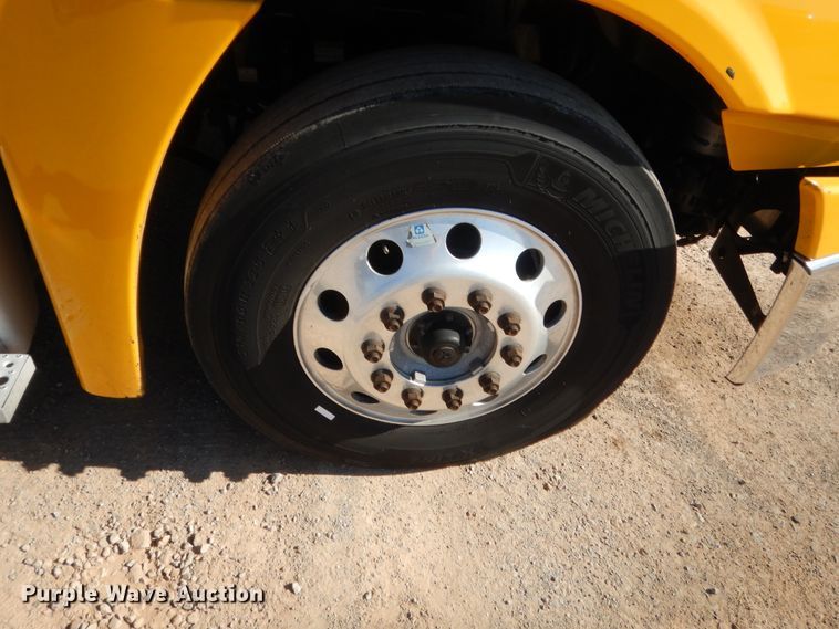 image for item ET9191 2017 Freightliner Cascadia 125  semi truck