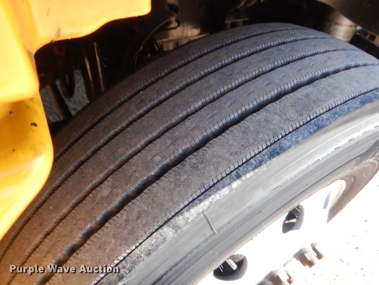 image for item ET9191 2017 Freightliner Cascadia 125  semi truck