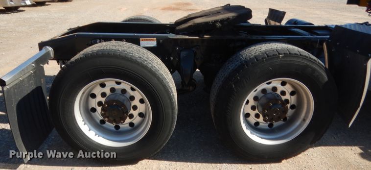 image for item ET9191 2017 Freightliner Cascadia 125  semi truck