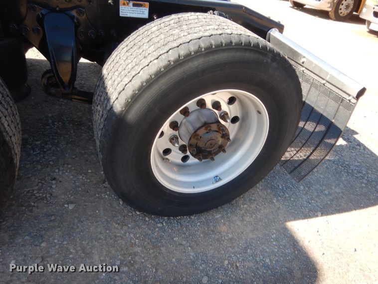 image for item ET9191 2017 Freightliner Cascadia 125  semi truck