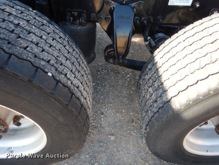 image for item ET9191 2017 Freightliner Cascadia 125  semi truck