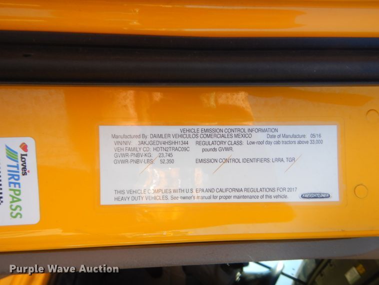 image for item ET9191 2017 Freightliner Cascadia 125  semi truck