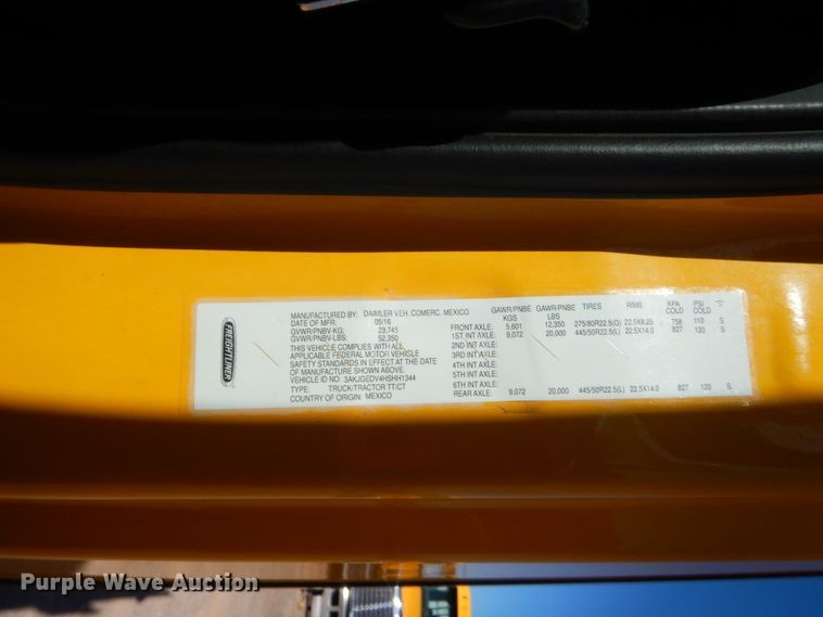 image for item ET9191 2017 Freightliner Cascadia 125  semi truck