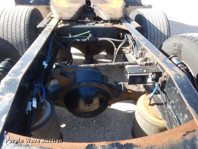 image for item ET9192 2016 Freightliner Cascadia 125  semi truck