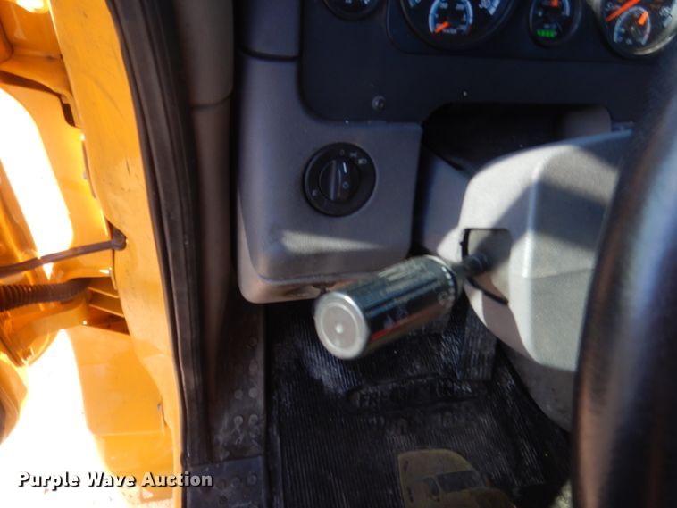 image for item ET9192 2016 Freightliner Cascadia 125  semi truck