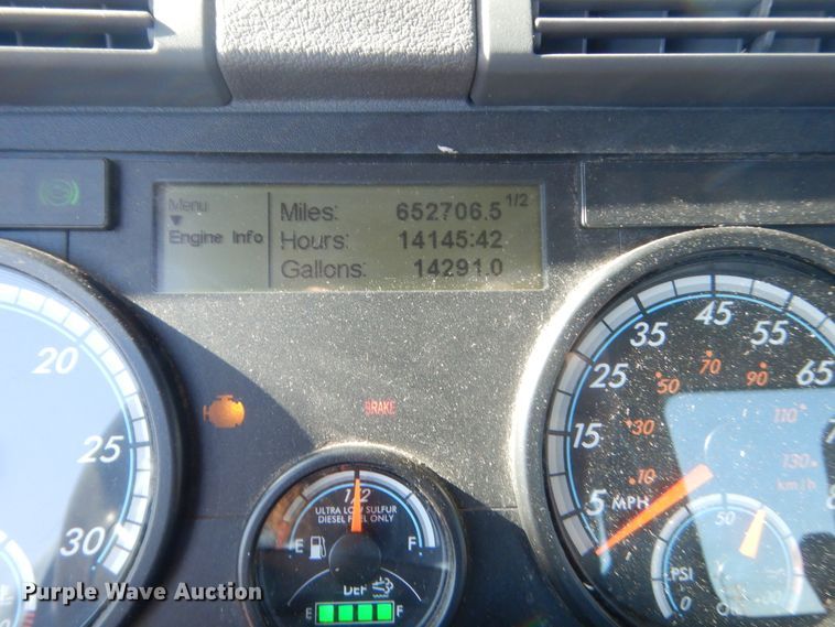 image for item ET9192 2016 Freightliner Cascadia 125  semi truck