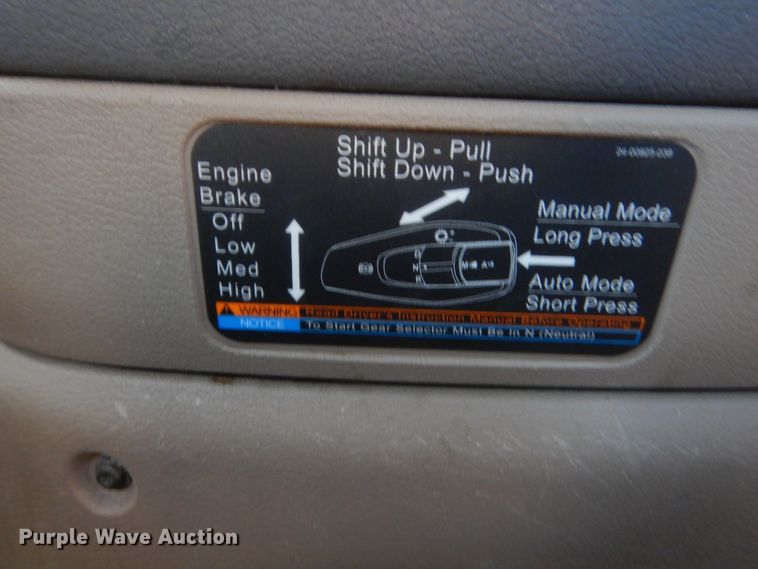 image for item ET9192 2016 Freightliner Cascadia 125  semi truck