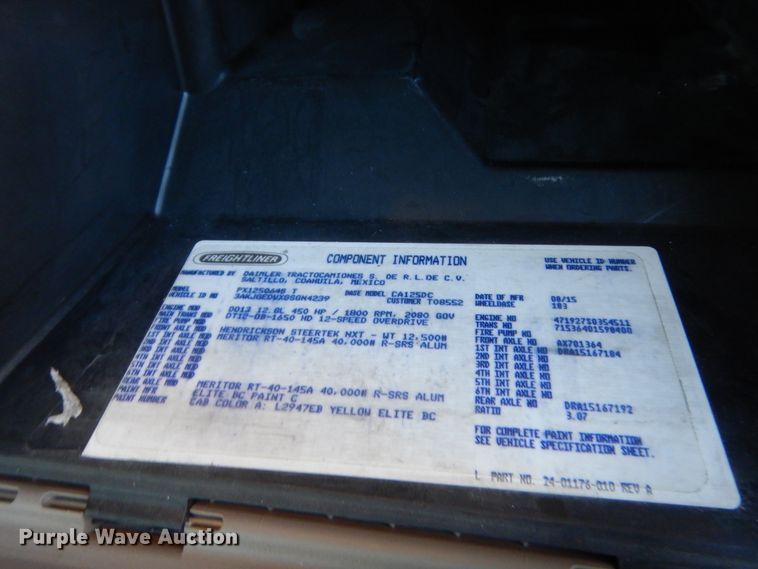 image for item ET9192 2016 Freightliner Cascadia 125  semi truck