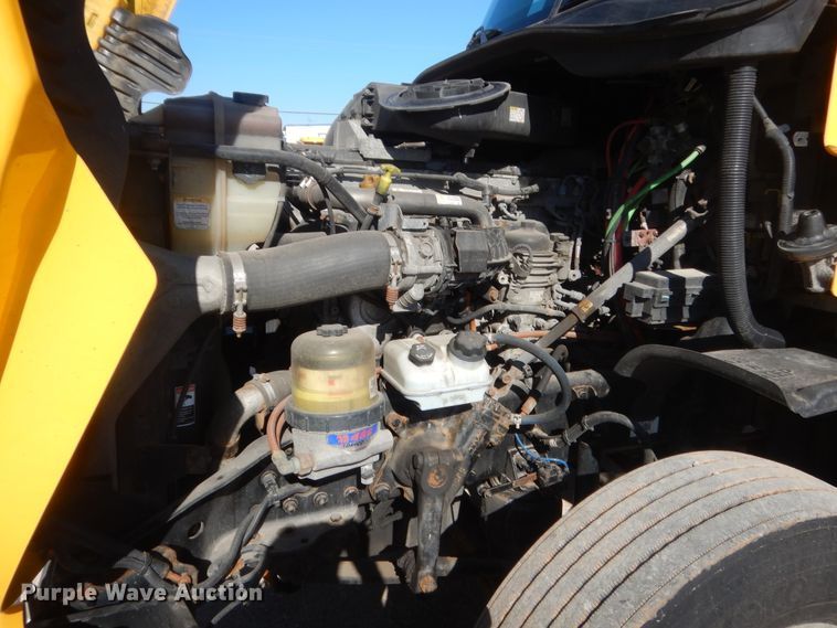 image for item ET9192 2016 Freightliner Cascadia 125  semi truck