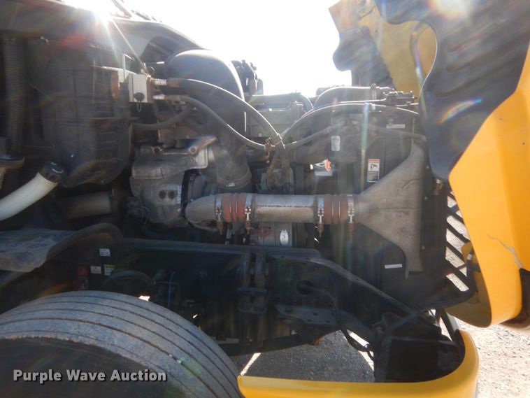 image for item ET9192 2016 Freightliner Cascadia 125  semi truck