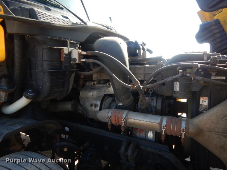 image for item ET9192 2016 Freightliner Cascadia 125  semi truck