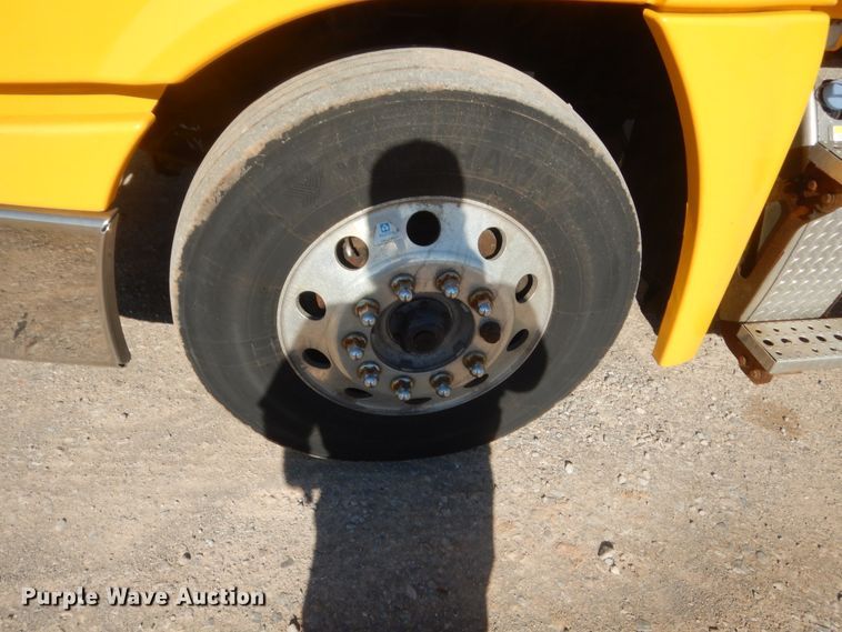 image for item ET9192 2016 Freightliner Cascadia 125  semi truck