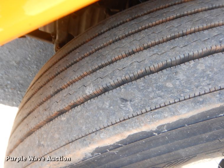 image for item ET9192 2016 Freightliner Cascadia 125  semi truck