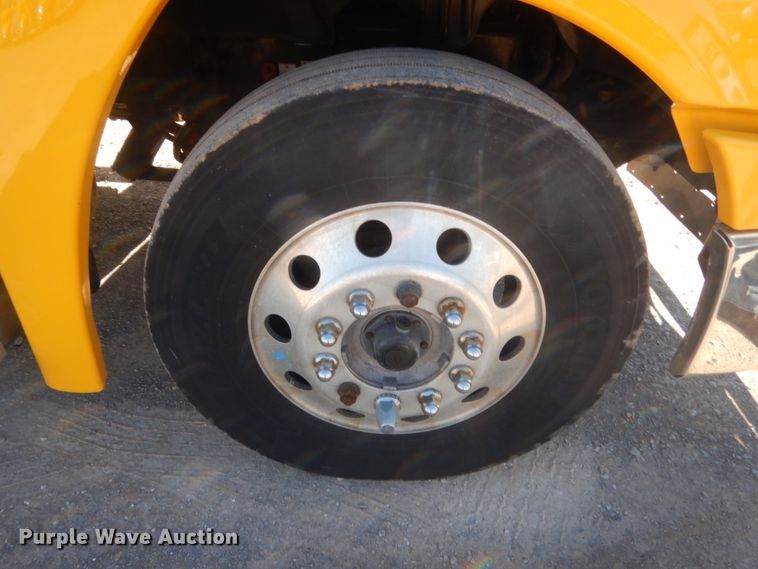 image for item ET9192 2016 Freightliner Cascadia 125  semi truck