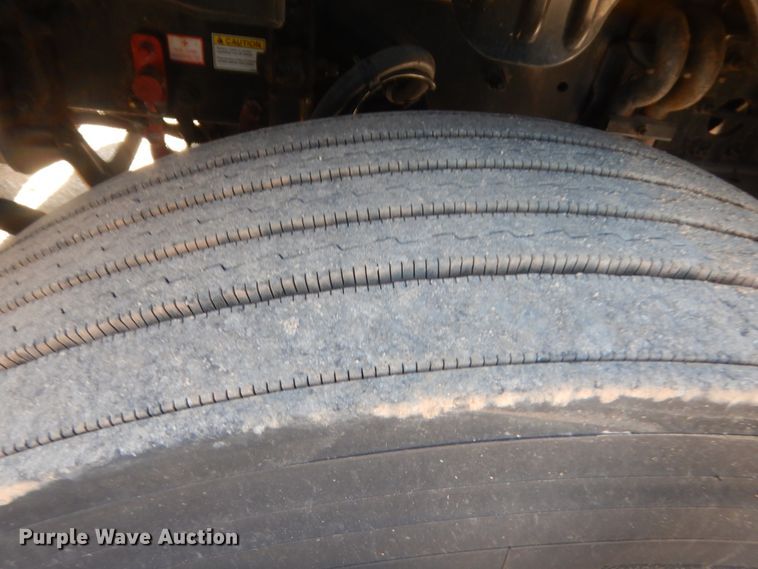 image for item ET9192 2016 Freightliner Cascadia 125  semi truck