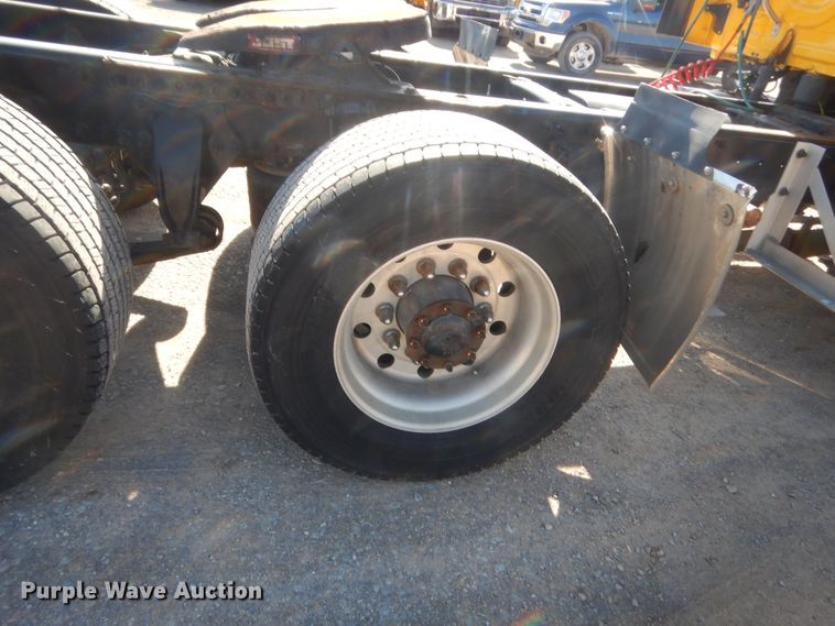 image for item ET9192 2016 Freightliner Cascadia 125  semi truck