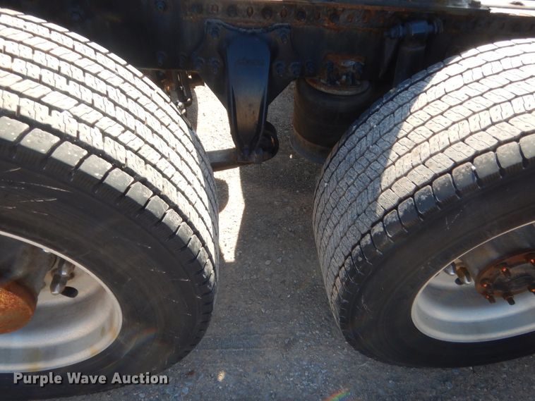 image for item ET9192 2016 Freightliner Cascadia 125  semi truck