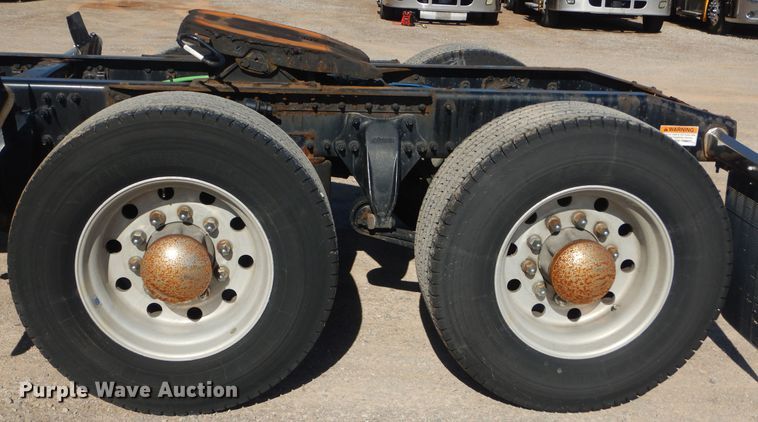 image for item ET9192 2016 Freightliner Cascadia 125  semi truck