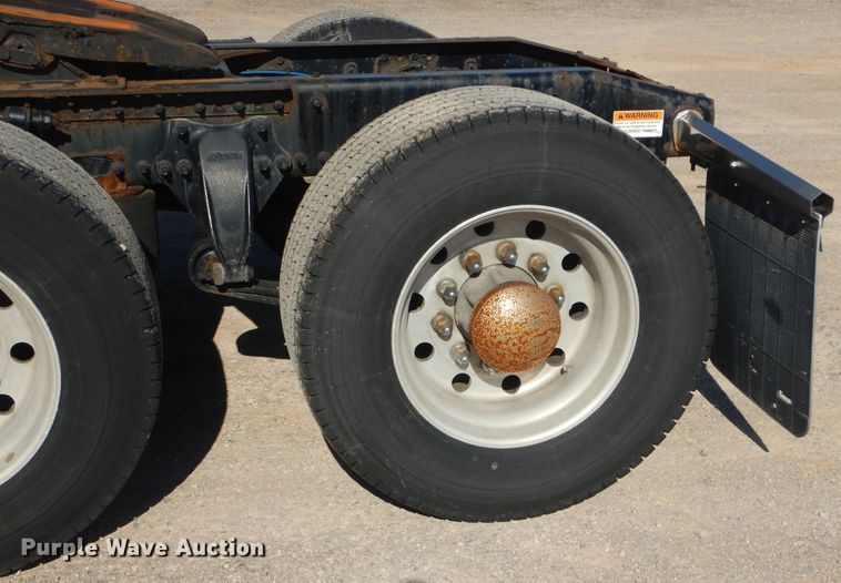 image for item ET9192 2016 Freightliner Cascadia 125  semi truck