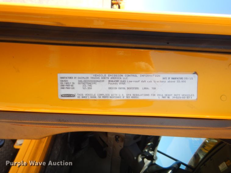 image for item ET9192 2016 Freightliner Cascadia 125  semi truck