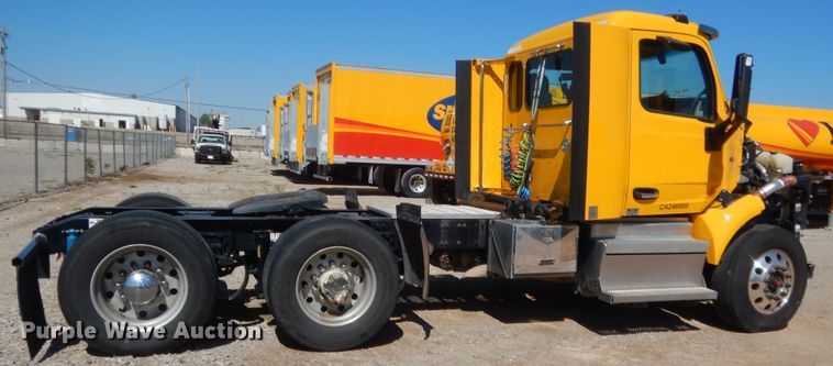 image for item ET9194 2019 Peterbilt 579  semi truck