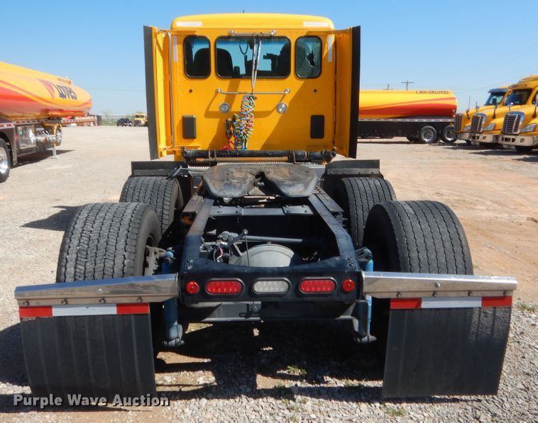 image for item ET9194 2019 Peterbilt 579  semi truck