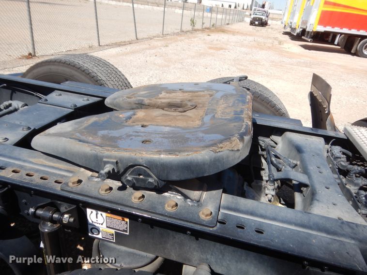 image for item ET9194 2019 Peterbilt 579  semi truck