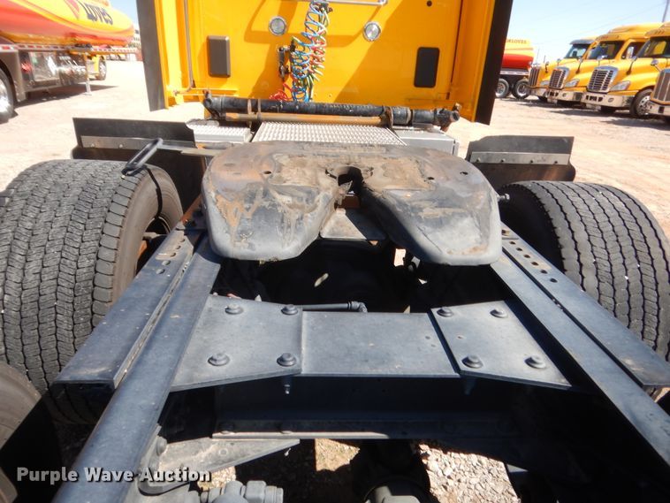 image for item ET9194 2019 Peterbilt 579  semi truck