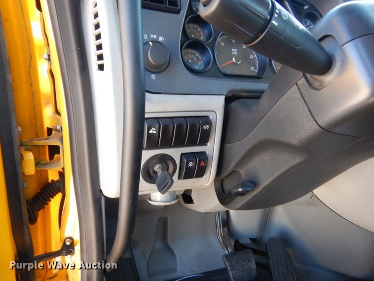 image for item ET9194 2019 Peterbilt 579  semi truck