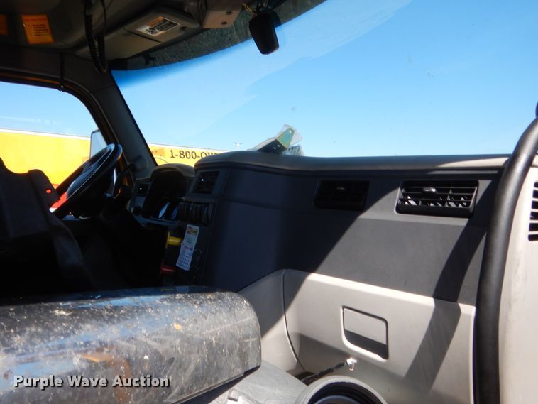 image for item ET9194 2019 Peterbilt 579  semi truck