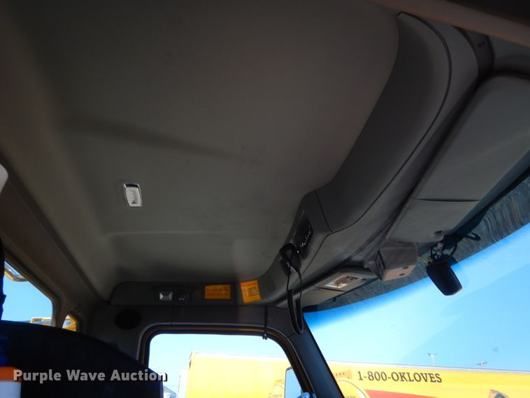 image for item ET9194 2019 Peterbilt 579  semi truck