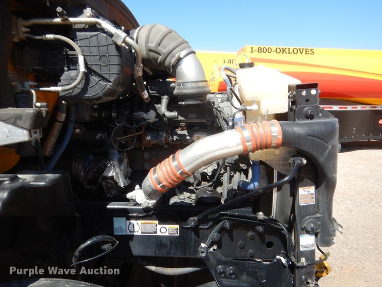 image for item ET9194 2019 Peterbilt 579  semi truck