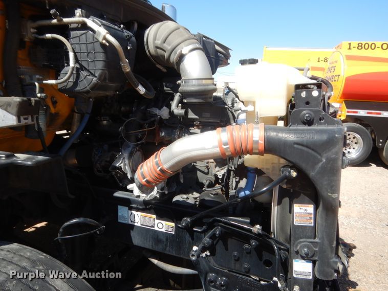 image for item ET9194 2019 Peterbilt 579  semi truck