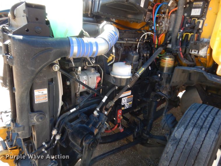 image for item ET9194 2019 Peterbilt 579  semi truck