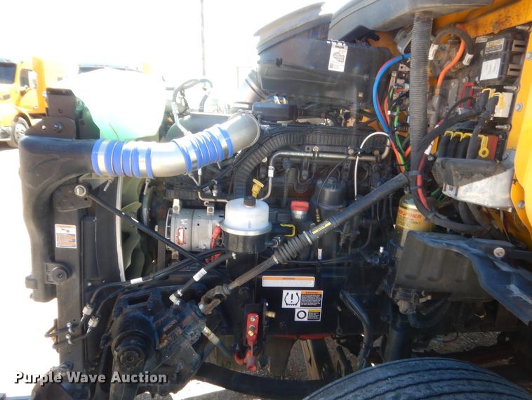 image for item ET9194 2019 Peterbilt 579  semi truck