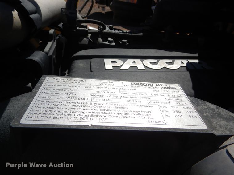 image for item ET9194 2019 Peterbilt 579  semi truck