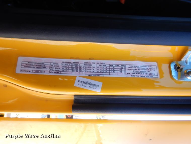 image for item ET9194 2019 Peterbilt 579  semi truck